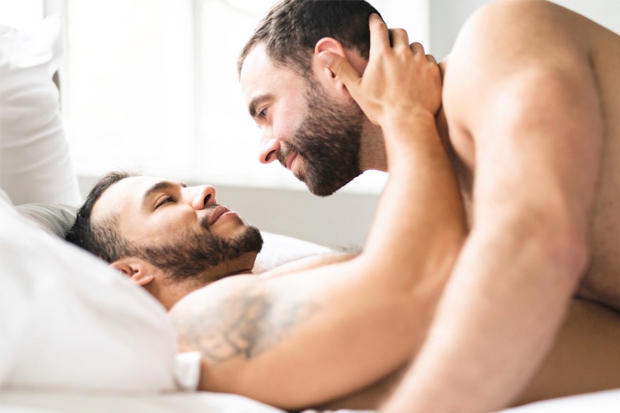 Schwule männer im bett 👉 👌 70 Black Gay Men Kiss In Bed Bild.